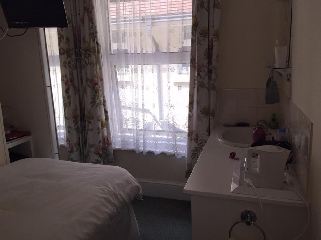 Kenmore Guest House Rustington Camera foto