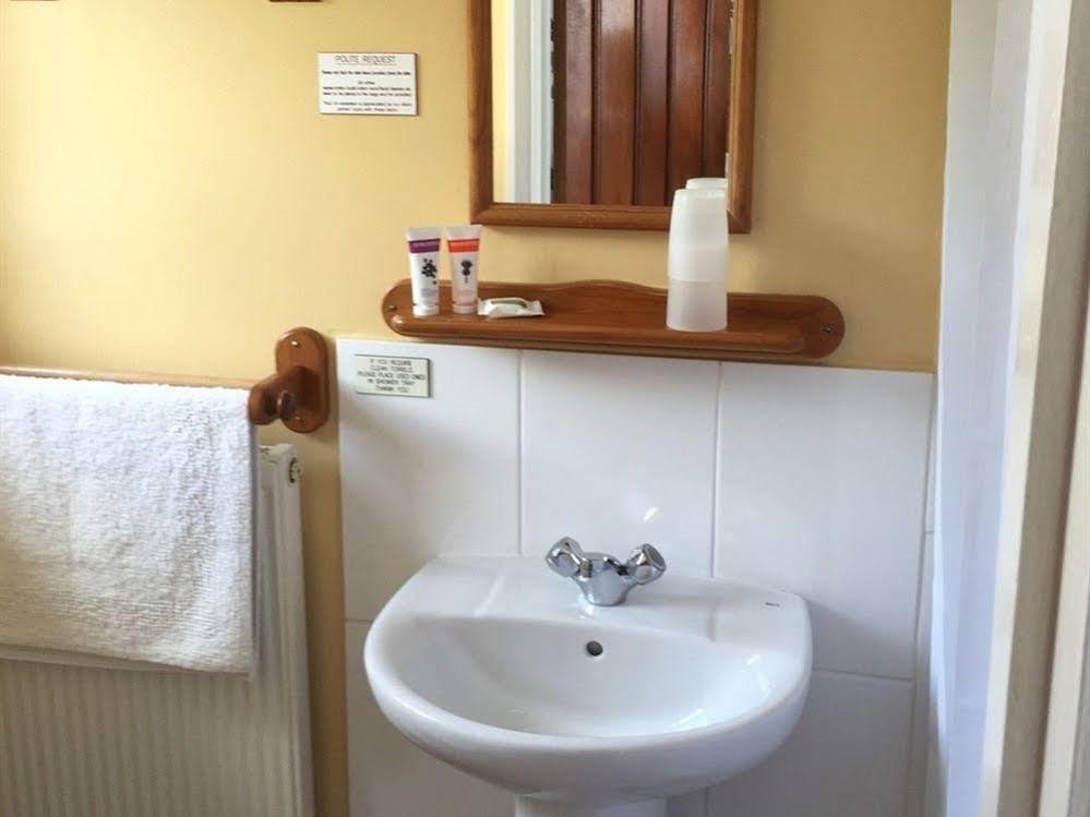 Kenmore Guest House Rustington Esterno foto